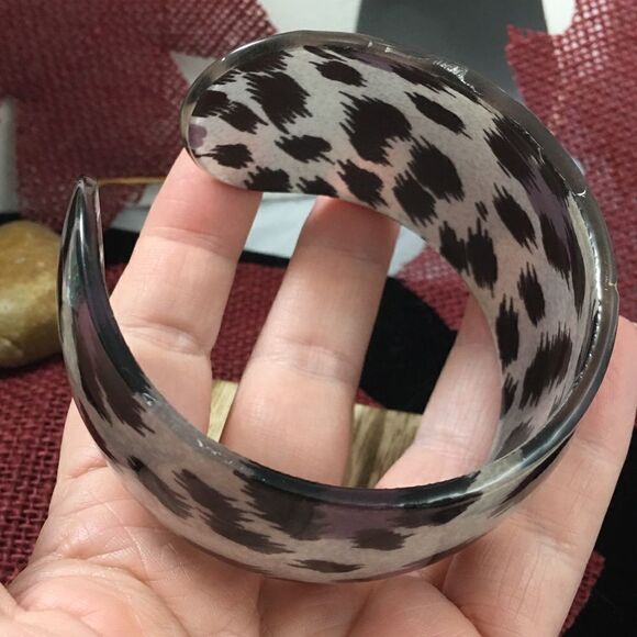Vintage lucite animal print bangle - Picture 3 of 5